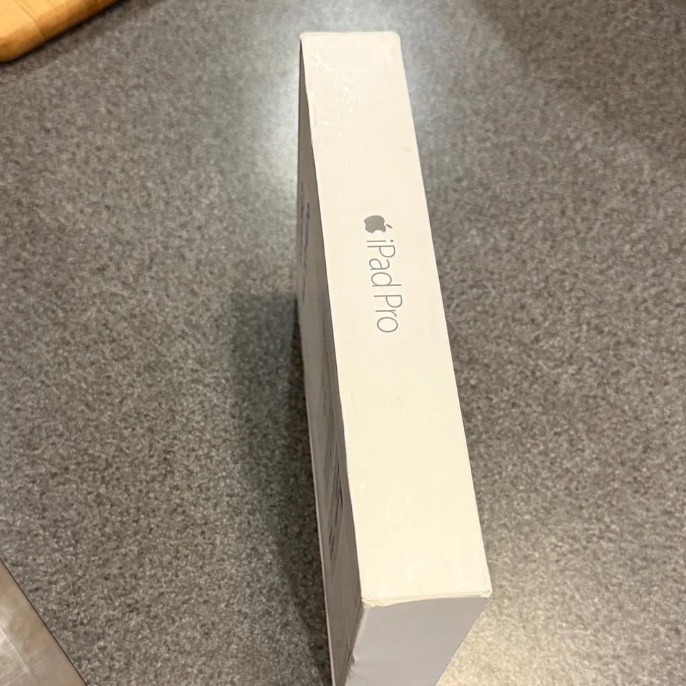 Apple Tablet - White Box ipad pro